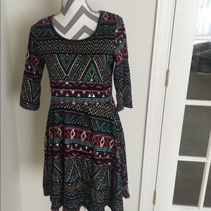 NEW Long sleeve dress w/ design